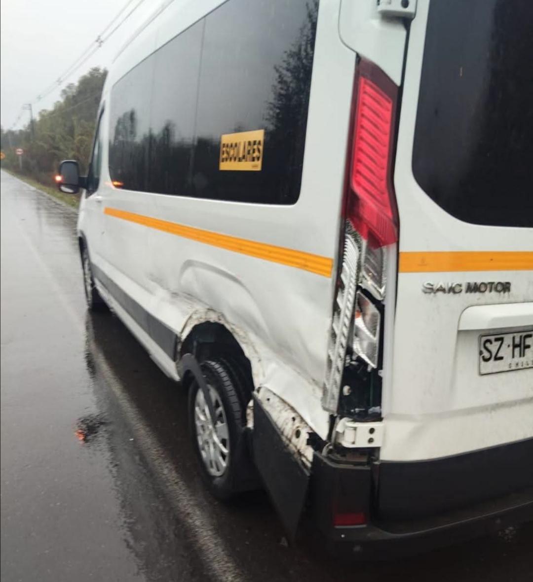 #Puyehue ACCIDENTE DE FURGÓN ESCOLAR NO PASO A MAYORES. 