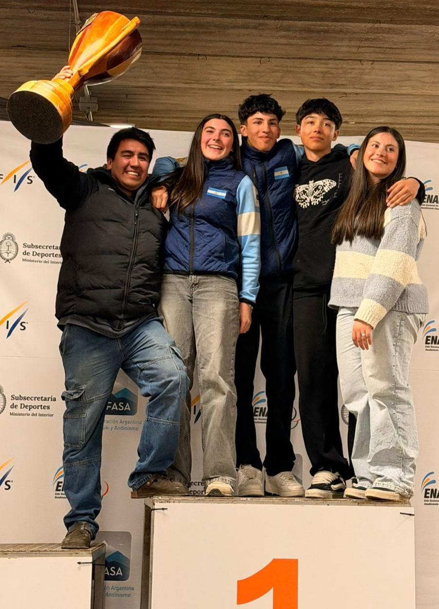 ENTRENADOR PUYEHUINO WALTER ALCA SACA CAMPEÓN A JÓVENES DEL CLUB DE LA NIEVE EN EL PATAGÓNICO 2026. 