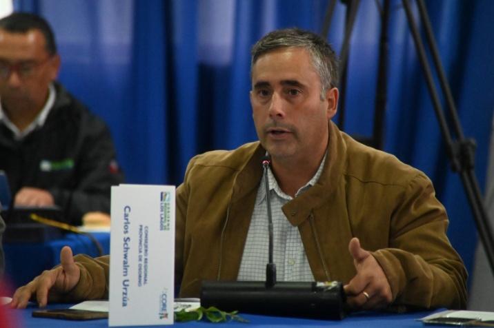 Consejero Schwalm solicita reunión con Dirección de Vialidad por crítico estado de los caminos públicos en la provincia de Osorno.